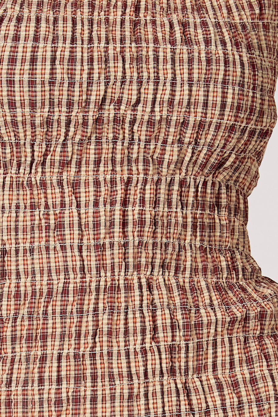 Rode mouwloze jurk van Unwind, met een geruite print en een gesmokte taille.