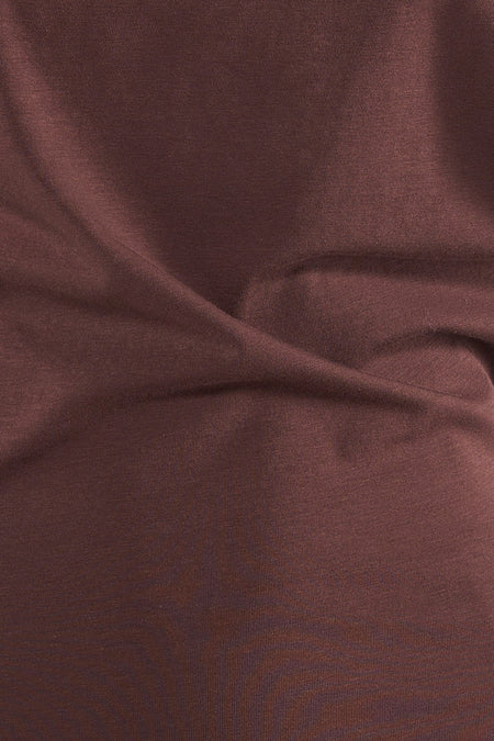 Bruin T-shirt van Unwind, met zichtbare textuur en zachte plooien in de stof.
