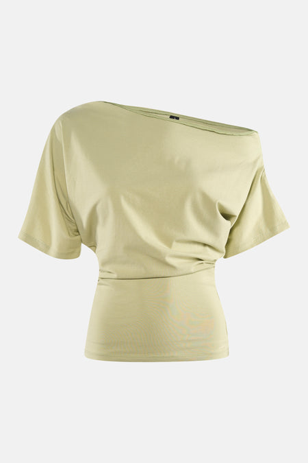 T-shirt vert de Unwind à une épaule dénudée, manches courtes et taille ajustée, vue arrière.