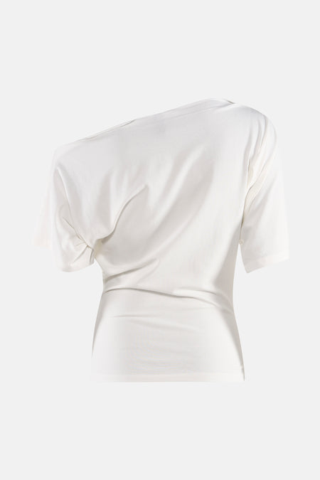 Wit T-shirt van Unwind met één blote schouder en korte mouwen, achterkant.