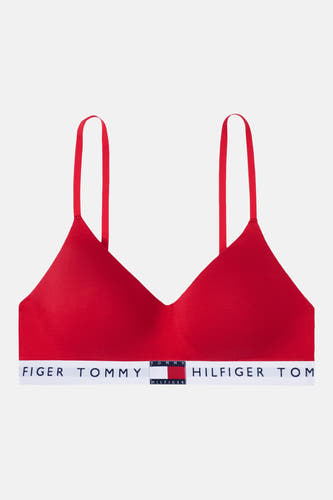 Rode driehoek beha van TOMMY JEANS met witte logoband en "TOMMY HILFIGER" tekst.