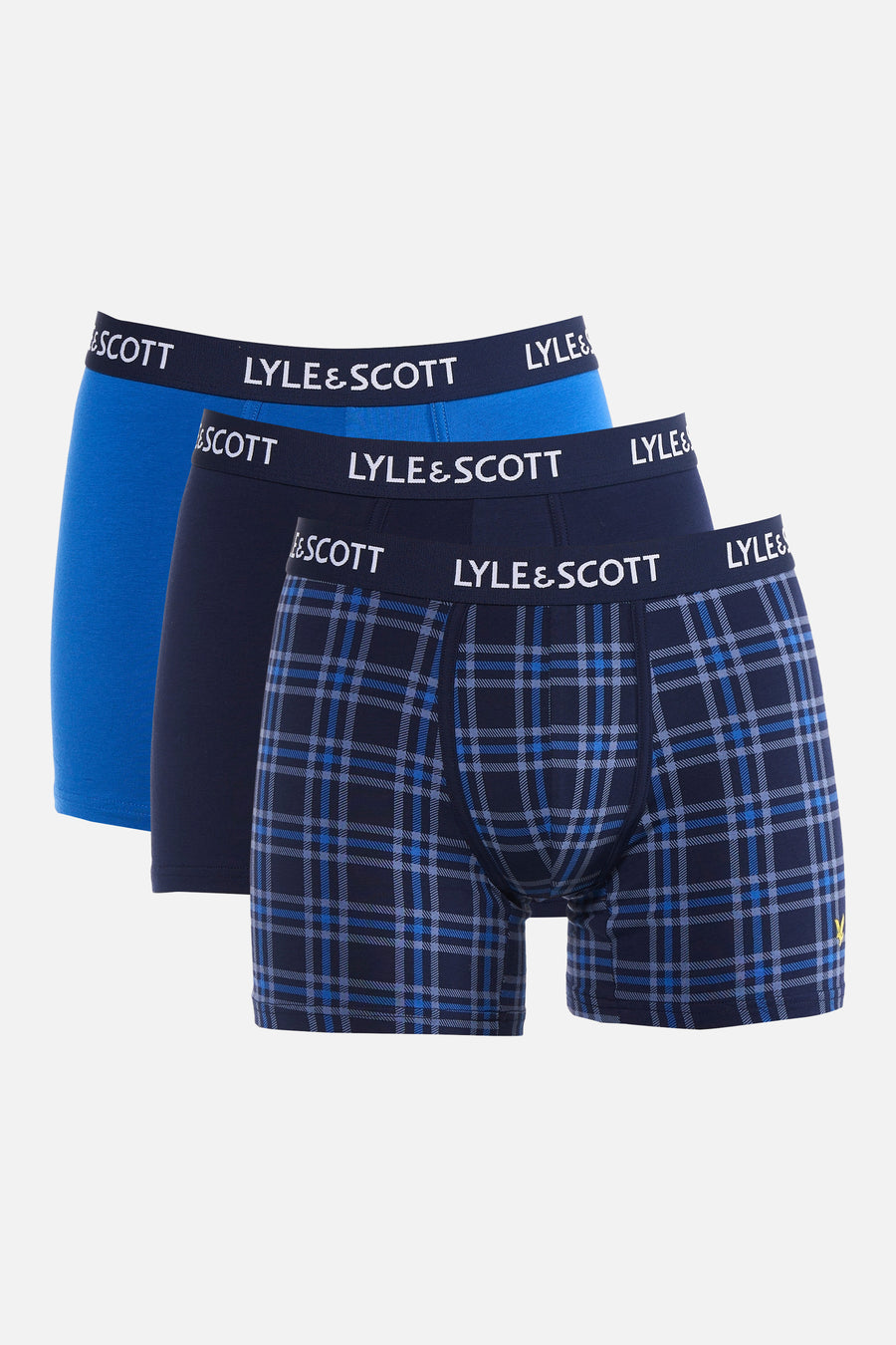 Set van drie blauwe boxershorts van LYLE & SCOTT, één felblauw, één effen donkerblauw en één geruit donkerblauw met geel logo.