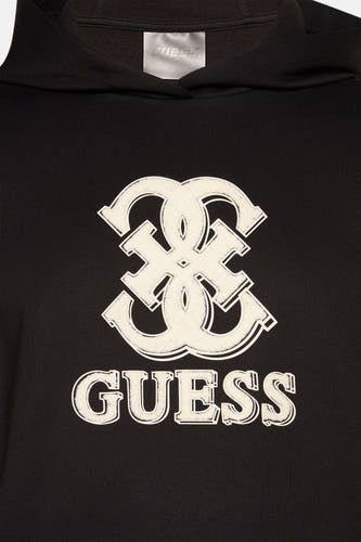 Zwarte sweater met kap van Guess, met logo en de merknaam op de voorkant.
