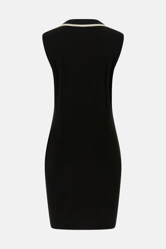 Robe noire à manches courtes de Guess, avec une finition blanche autour de l'encolure.