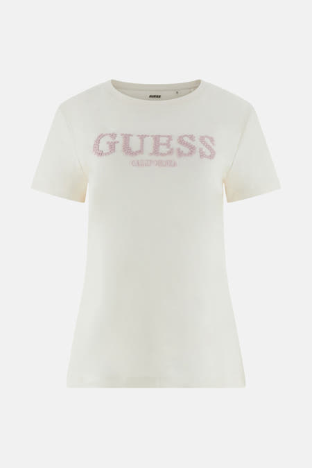 Wit T-shirt met korte mouwen van Guess, met roze "Guess California" logo op de voorkant.