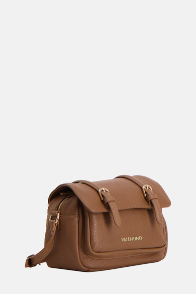 Bruine schoudertas van VALENTINO BAGS met goudkleurige gespen en een korrelige textuur.
