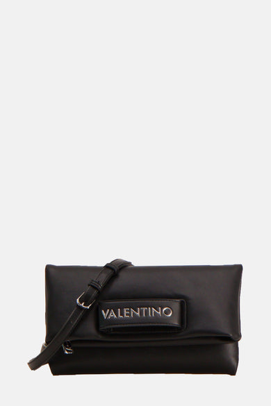 Zwarte schoudertas van VALENTINO BAGS, met zilverkleurig logo-embleem en verstelbare schouderband.