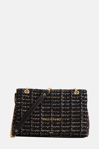 Zwarte schoudertas van VALENTINO BAGS, met tweedpatroon, gouden ketting en zwarte leren details.
