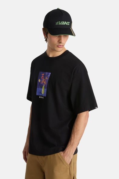 Zwart T-shirt met korte mouwen van VANS "OFF THE WALL", met een rechthoekige bloemenprint op de borst.