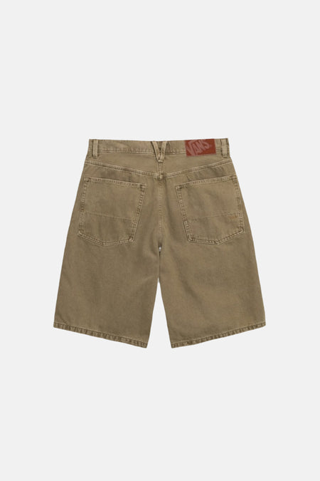 Groene jeansshort van VANS “OFF THE WALL” met twee achterzakken en een leren merkpatch, achterzijde.