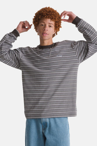 Multicolour T-shirt met lange mouwen van Vans, met horizontale strepen en een ronde hals, gedragen met een zilverkleurige ketting.
