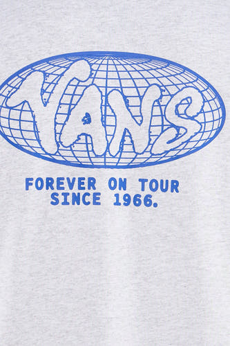 T-shirt gris de Vans avec un motif de globe bleu et le texte "Forever on tour since 1966".