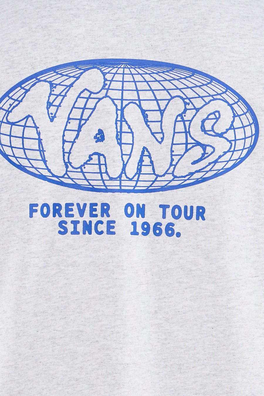 T-shirt gris de Vans avec un motif de globe bleu et le texte "Forever on tour since 1966".