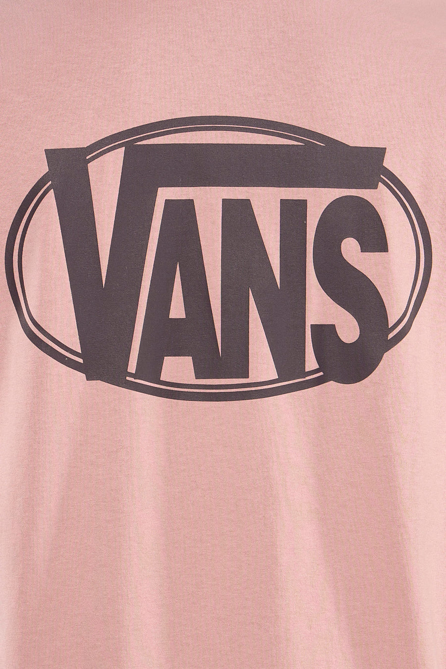 Roze T-shirt van VANS “OFF THE WALL” met een groot logo in een ovaal op de borst.
