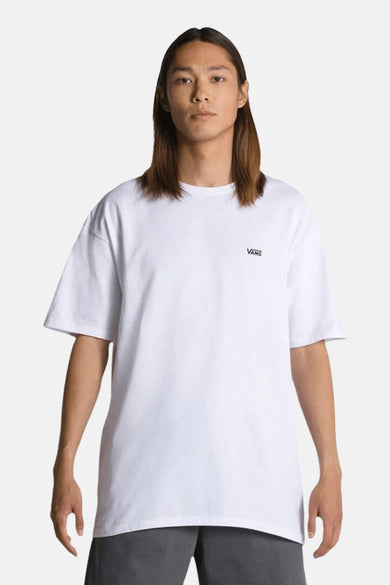 T-shirt blanc à manches courtes de Vans, avec un petit logo sur la poitrine.