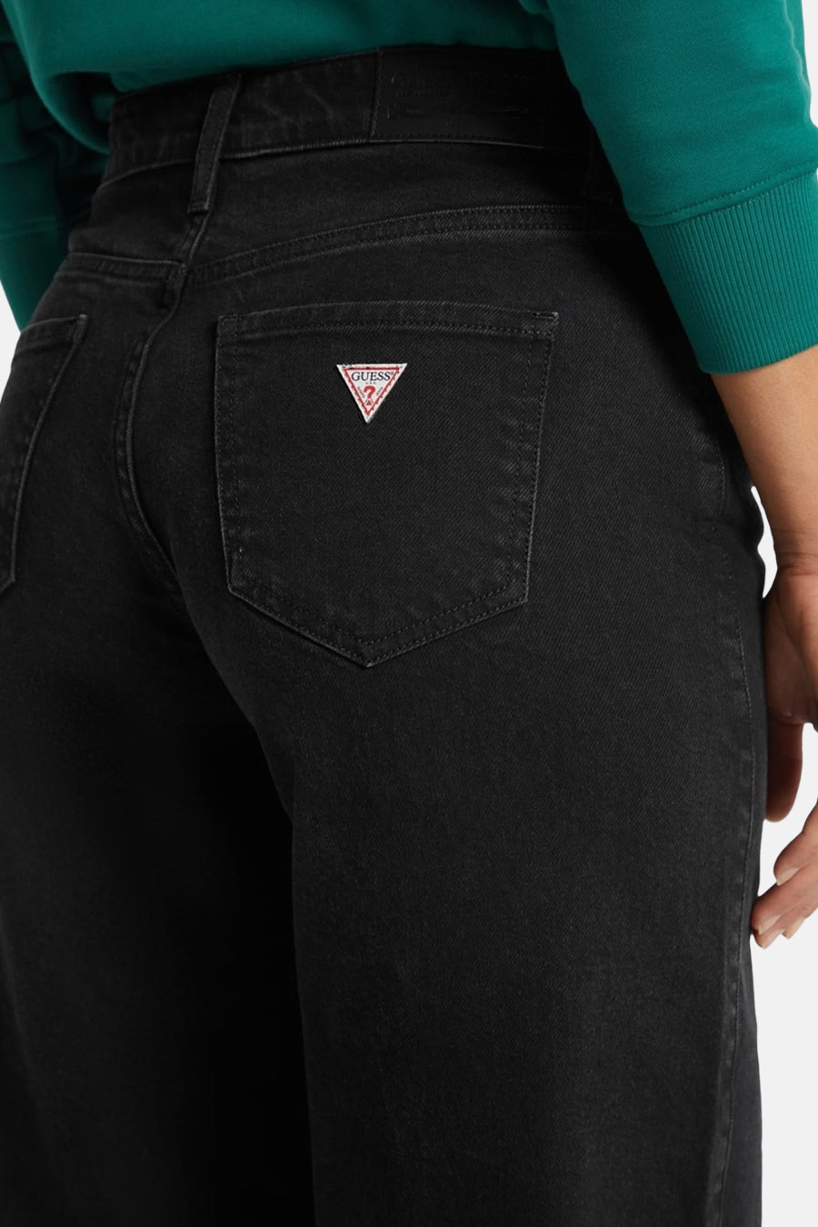 Zwarte denim wide jeans van Guess met een achterzak voorzien van het merklogo.
