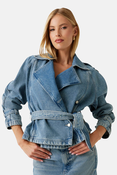 Denim jeansjas lichtblauw denim van Guess, met knoopsluiting en riem.
