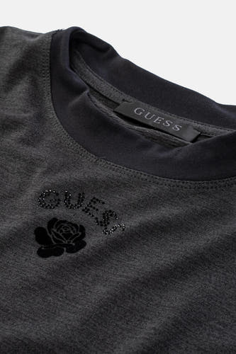 T-shirt gris à manches courtes de Guess, avec un motif floral et des strass.