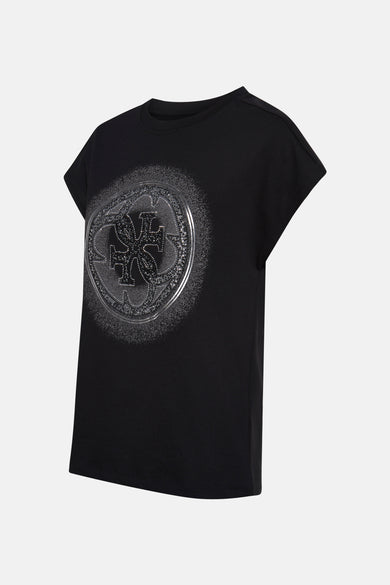 T-shirt noir à manches courtes de Guess, avec imprimé couleur argent du logo de la marque sur l'avant.