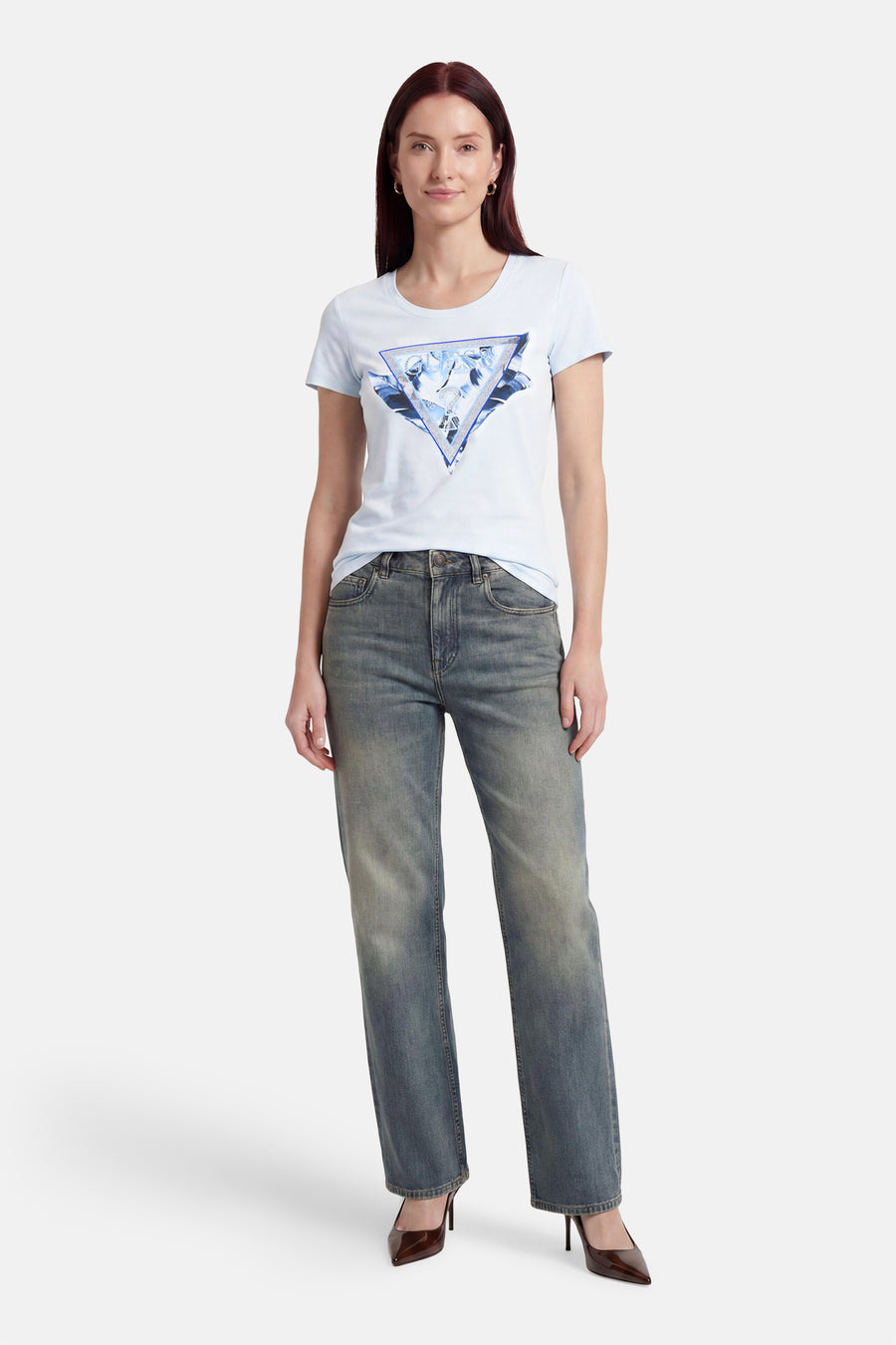 T-shirt Guess à manches courtes de couleur bleue avec logo triangulaire blanc et bleu et strass.