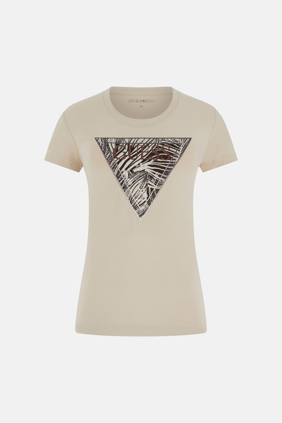T-shirt beige à manches courtes Guess avec un imprimé graphique triangulaire à motif zèbre et serpent sur la poitrine.