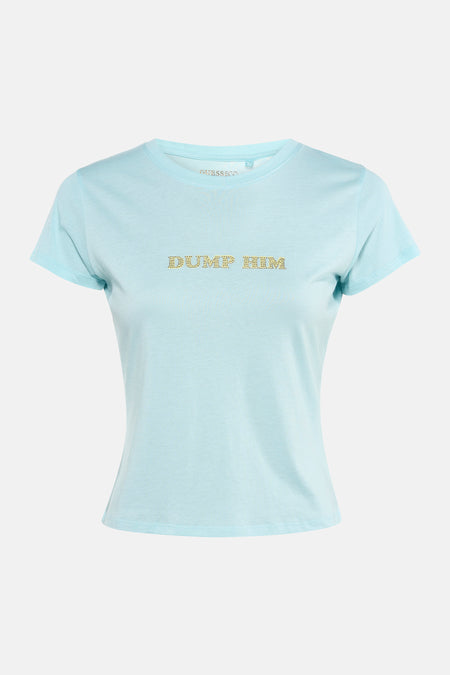 T-shirt bleu à manches courtes de Guess®, avec inscription dorée « Dump Him » sur le devant.