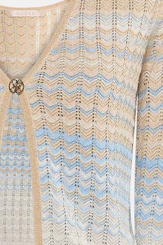 Beige gilet van Guess, fijngebreid met zigzagempatroon in beige, lichtblauw en glanzende draden, voorzien van een decoratieve knoop.