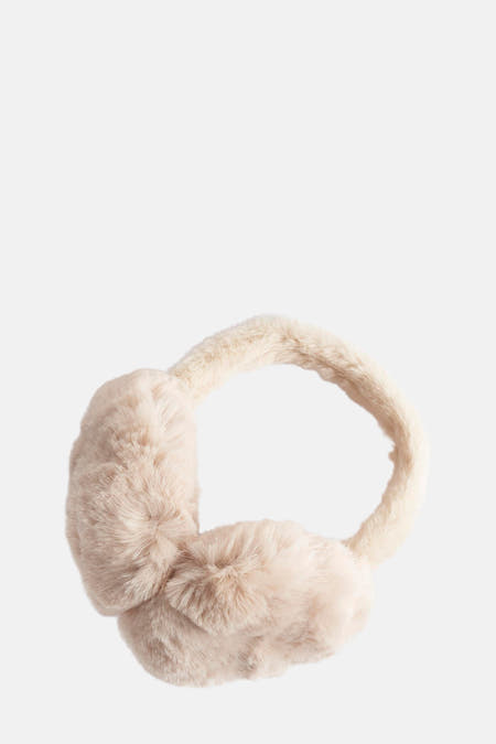 Beige oorverwarmers van Access®, met een zachte faux fur textuur.
