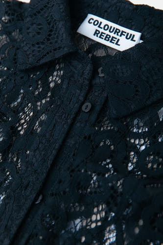 Zwart, lange mouwen hemd van COLOURFUL REBEL, met kanten details en knoopsluiting.