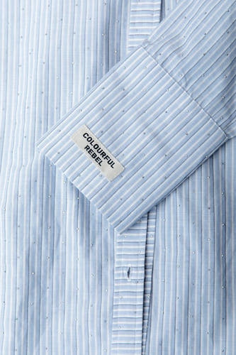 Chemise rayée bleue avec longues manches de COLOURFUL REBEL, finie avec des détails argentés.
