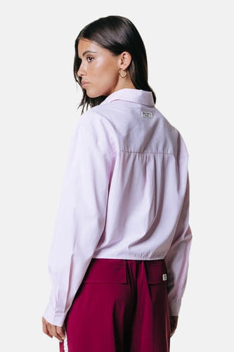Roze hemd met lange mouwen van COLOURFUL REBEL, achterkant gezien met plooien en een label.