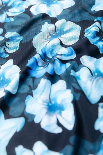 Blauwe jurk met lange mouwen van COLOURFUL REBEL, met een bloemenpatroon.
