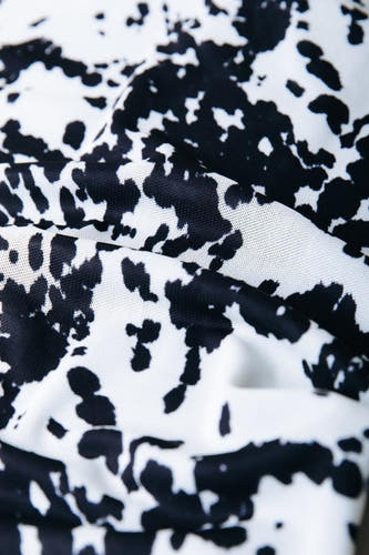 Multicolor kleedje met lange mouwen van COLOURFUL REBEL, met een zwart-witte dierenprint en plooien.
