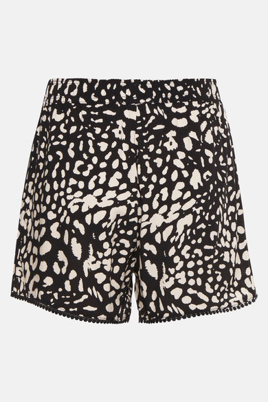 Zwarte short van HAILYS, met een stippenpatroon en decoratieve details langs de zoom.
