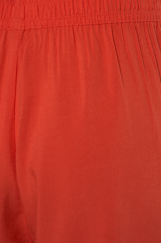 Oranje short van HAILYS, met elastische tailleband en een effen, gestructureerd ontwerp.