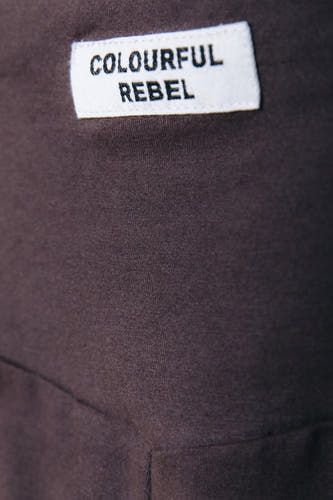 Bruine joggingbroek van COLOURFUL REBEL met een merklabel in de taille.