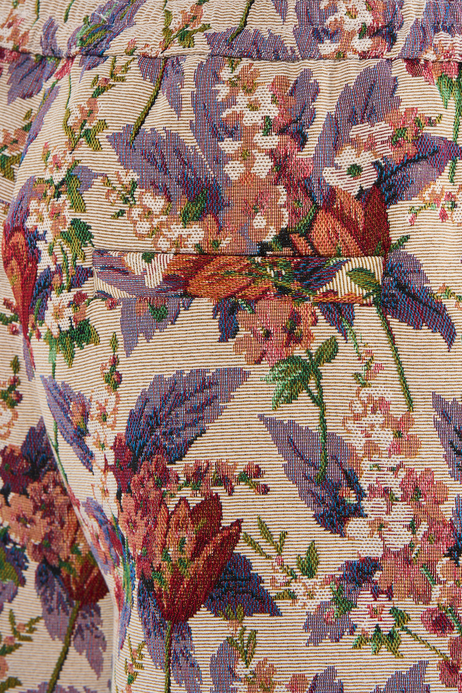 Short multicolore de COLOURFUL REBEL avec un motif floral richement tissé et un détail de poche latérale.