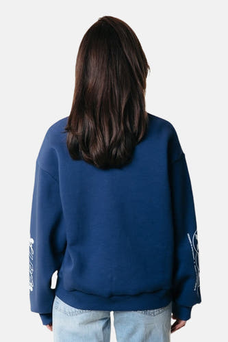 Blauwe sweater van COLOURFUL REBEL, met lange mouwen en een losse pasvorm, gezien op de achterkant.
