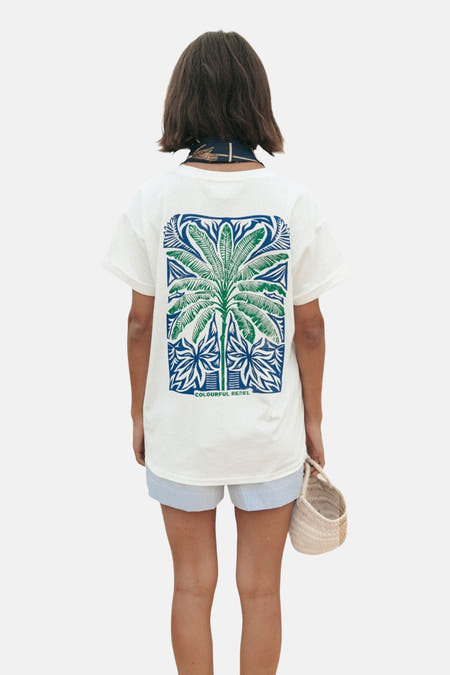 T-shirt blanc à manches courtes de COLOURFUL REBEL, gros plan de la manche avec revers.