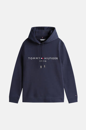 Sweat à capuche bleu de Tommy Hilfiger, avec nom de marque blanc sur la poitrine et petit logo sur la manche.