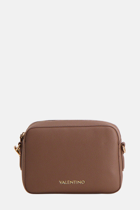 Bruine schoudertas van VALENTINO BAGS, met korreltextuur en gouden letters.

