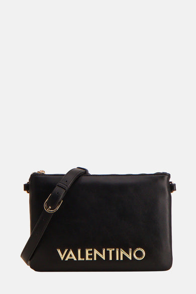 Sac bandoulière noir de VALENTINO BAGS avec des lettres de marque dorées et une bandoulière ajustable.
