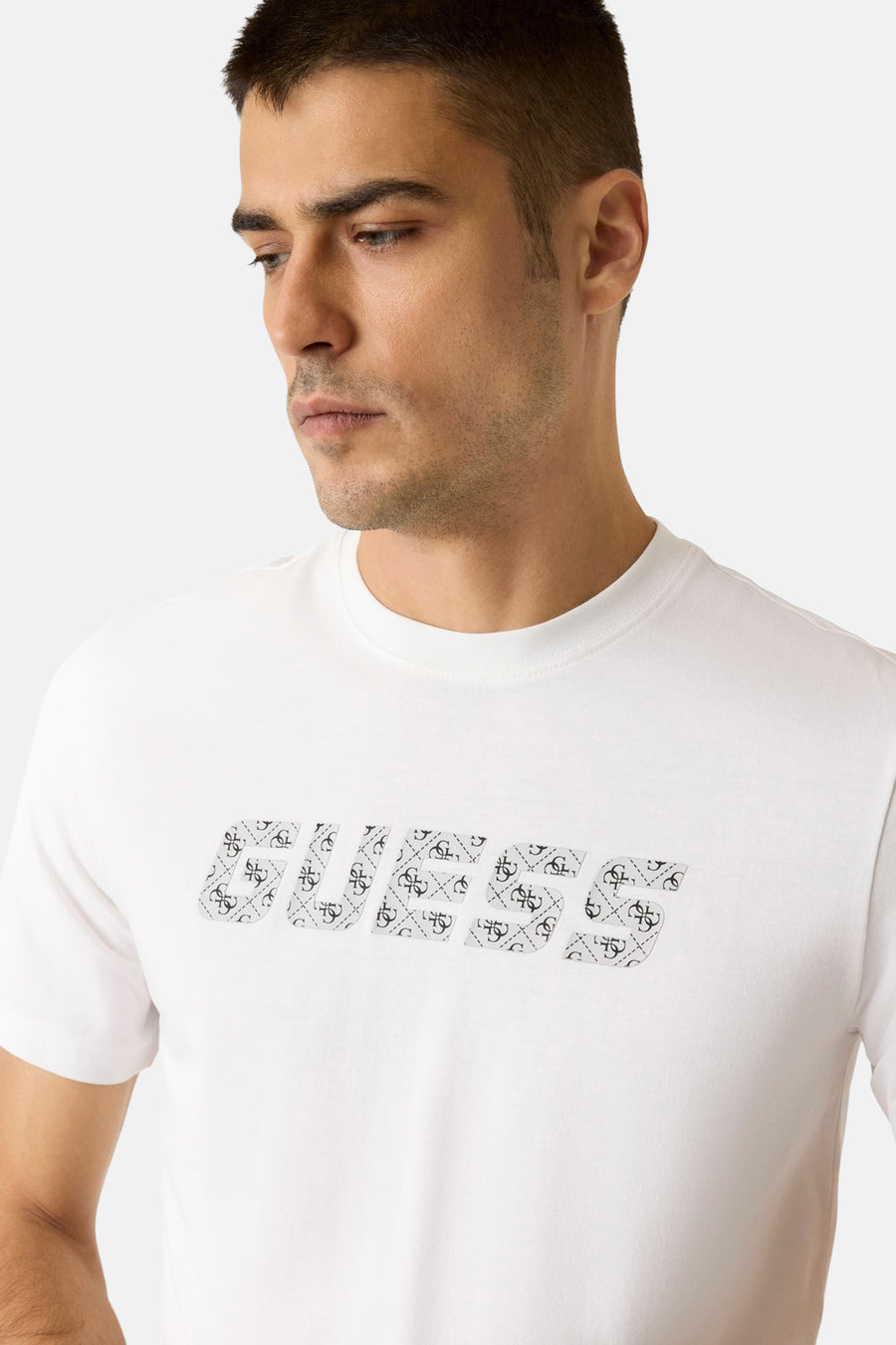 Wit T-shirt met korte mouwen van Guess, met een grafische print van het merk op de voorkant.