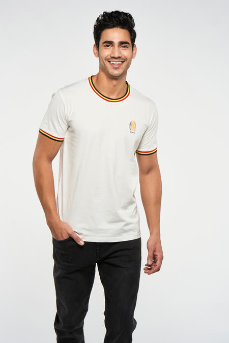 Wit T-shirt van ZEB STYLE LAB, met korte mouwen en een opdruk van de Belgische vlag.
