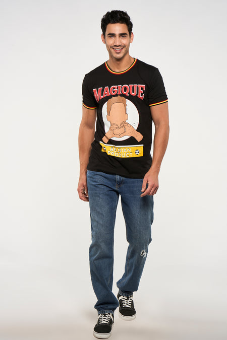 T-shirt noir de ZEB STYLE LAB, avec impression d'une personne faisant un cœur avec les mains.