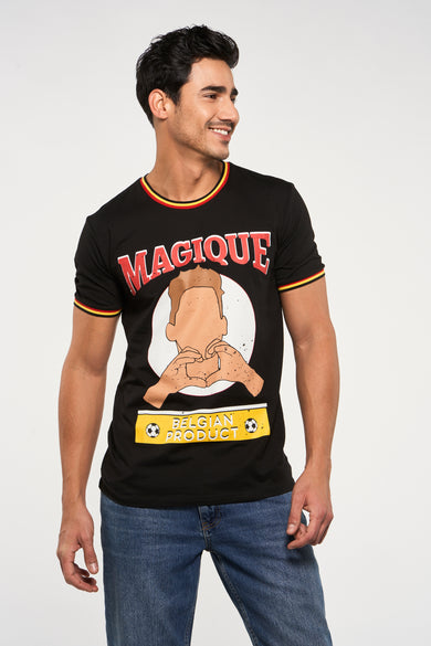 Zwart T-shirt van ZEB STYLE LAB met een cartoonafbeelding en de tekst "Magique" en "Belgian Product".
